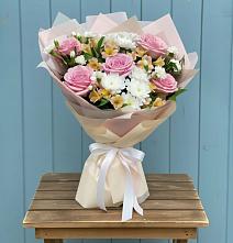 Букет цветов из:  Гвоздики, Орхидеи и Розы #REPLACE_PRED# Краснолипье