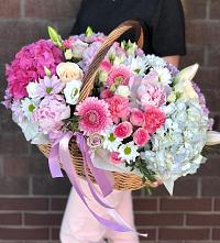 Композиция солнечный день в Краснолипье Цветочная композиция из Розы, Хризантемы, Пионы и Лизиантусы в корзине в Краснолипье