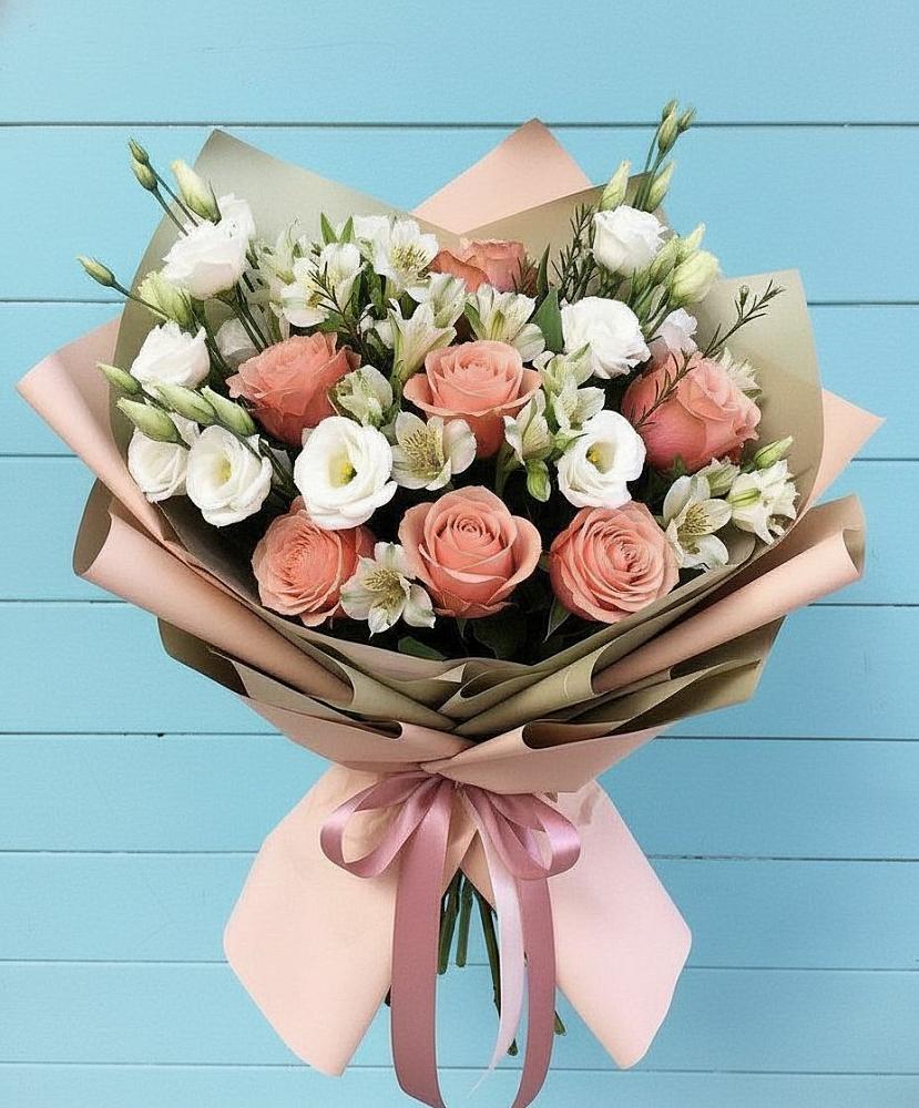 Букет цветов из: Розы, Альстромерии и Лизиантусы в Краснолипье