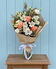 Букет цветов из:  Альстромерии, Лизиантусы, Розы и Хризантемы в Краснолипье