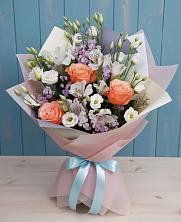 Букет цветов из:  Лизиантусы, Розы, Альстромерии и Гипсофила в Краснолипье