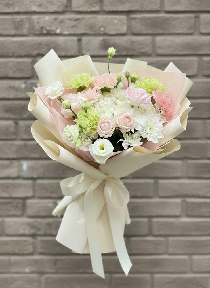 Букет цветов из: Гвоздики, Розы, Лизиантусы и Хризантемы в Краснолипье