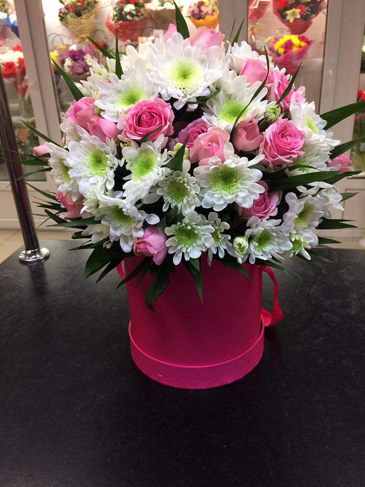 Цветочная композиция из Розы и Хризантемы в шляпной коробке в Краснолипье