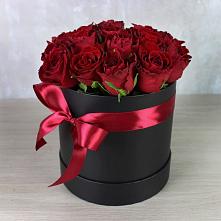 Цветочная композиция из Розы в шляпной коробке в Краснолипье