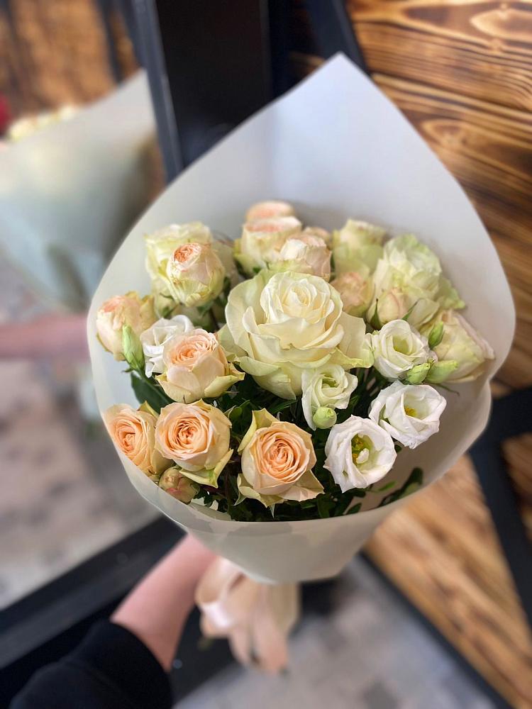 Букет цветов из: Розы и Лизиантусы в Краснолипье